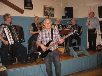 03. Musiken på vårens motionsdans