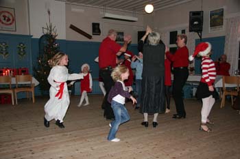 11. Dans kring granen