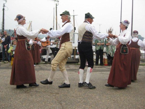 Svenska folkdansare