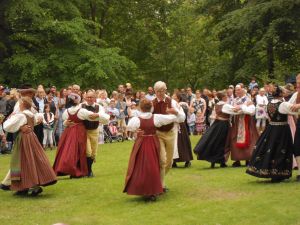 midsommardans
              Karlslund