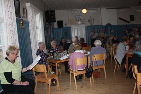 11. Fullsatt på musikkafé