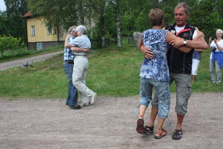05. Dans bort i vägen