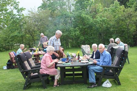 08. Grillning i trädgården