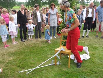 13. Skadad lekledare klarar det ändå