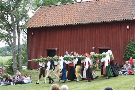 08. Majstången bärs in