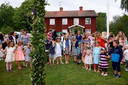 13. Midsommarfirare