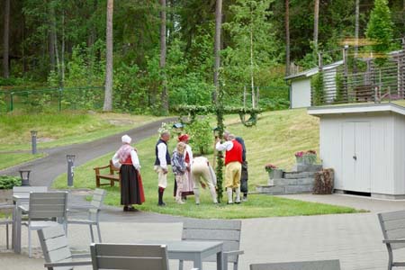 08. Majstångsresning på Oskarslund